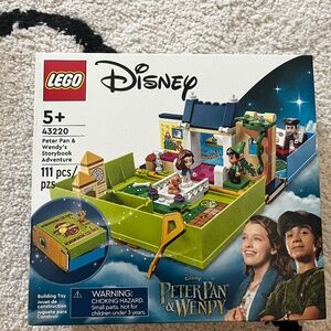 LEGO Peter Pan & Wendy's Storybook Adventure